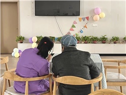 當(dāng)你老到忘了世界，我該拿什么來愛你